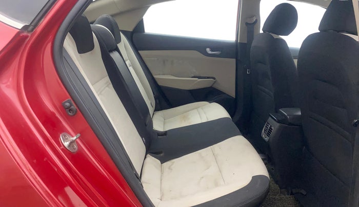 2017 Hyundai Verna 1.6 VTVT SX, Petrol, Manual, 71,946 km, Right Side Rear Door Cabin