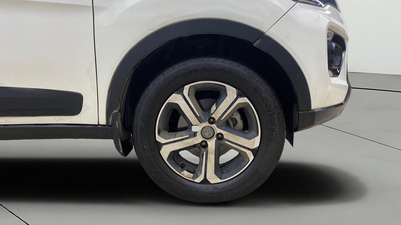 2023 Tata NEXON XZA PLUS PETROL, Petrol, Automatic, 36,172 km, Right Front Wheel