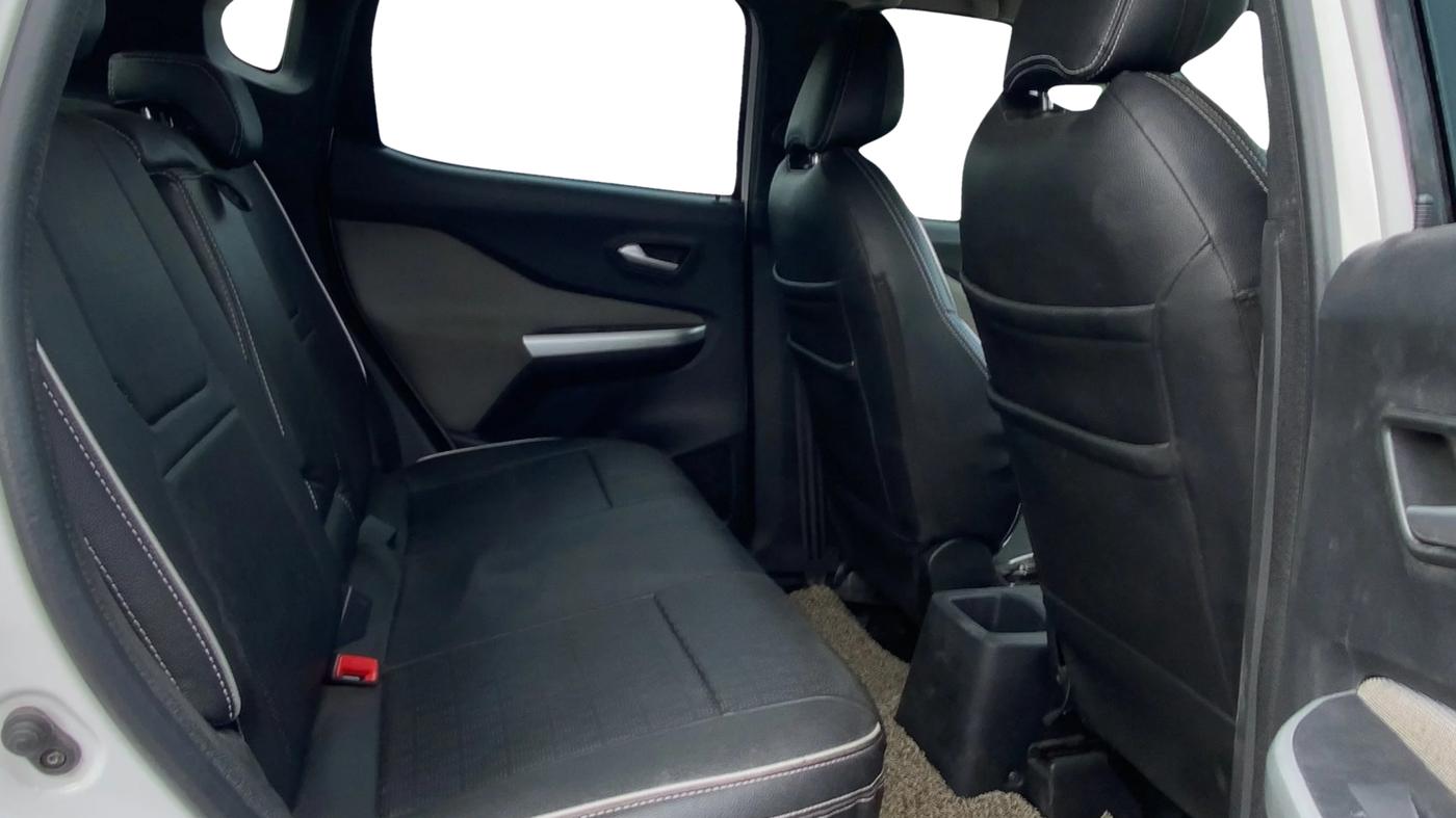 2022 Nissan MAGNITE XV PREMIUM TURBO CVT, Petrol, Automatic, 52,737 km, Right Side Rear Door Cabin