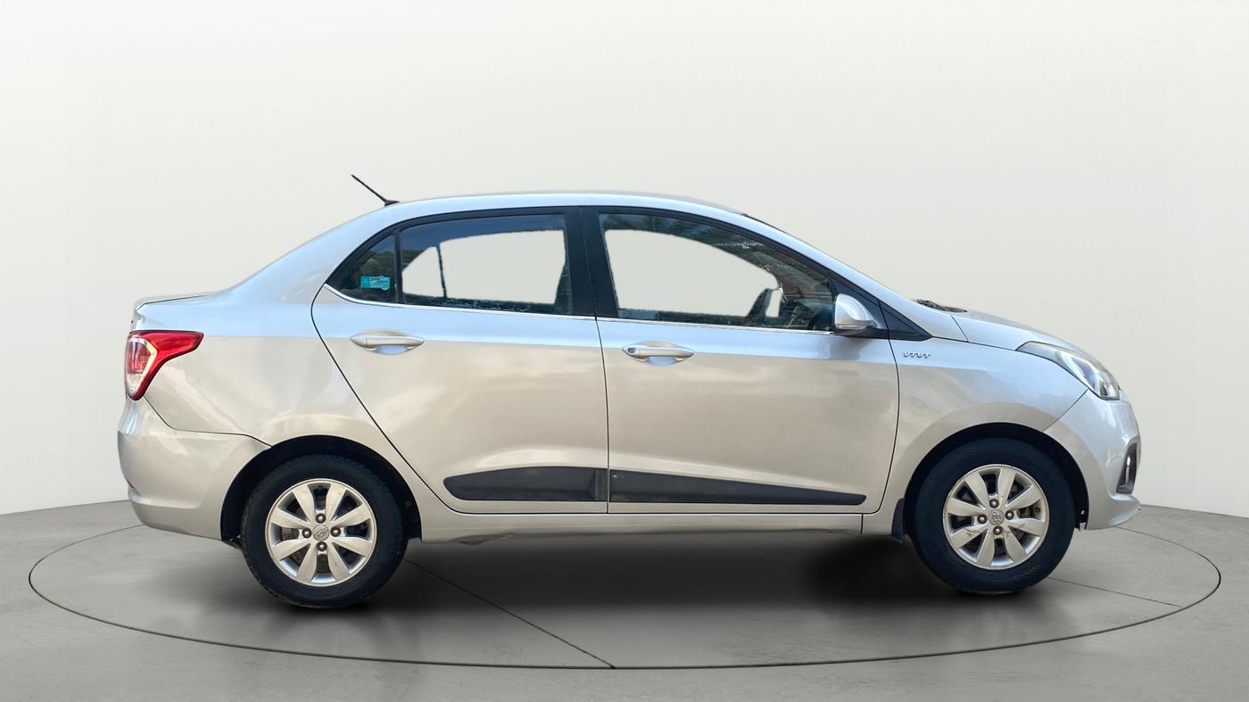 2016 Hyundai Xcent SX 1.2, Petrol, Manual, 1,18,304 km, Right Side View