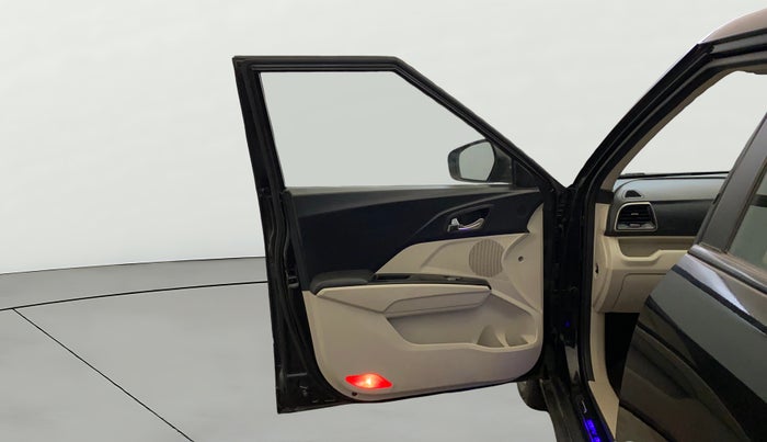 2020 Mahindra XUV300 W8 (O) 1.2 PETROL, Petrol, Manual, 44,951 km, LHS Front Door