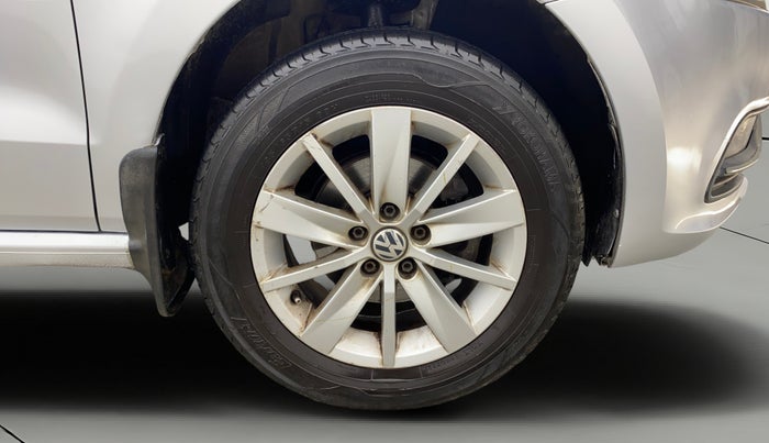 2015 Volkswagen Polo HIGHLINE1.2L, Petrol, Manual, 1,05,657 km, Right Front Wheel