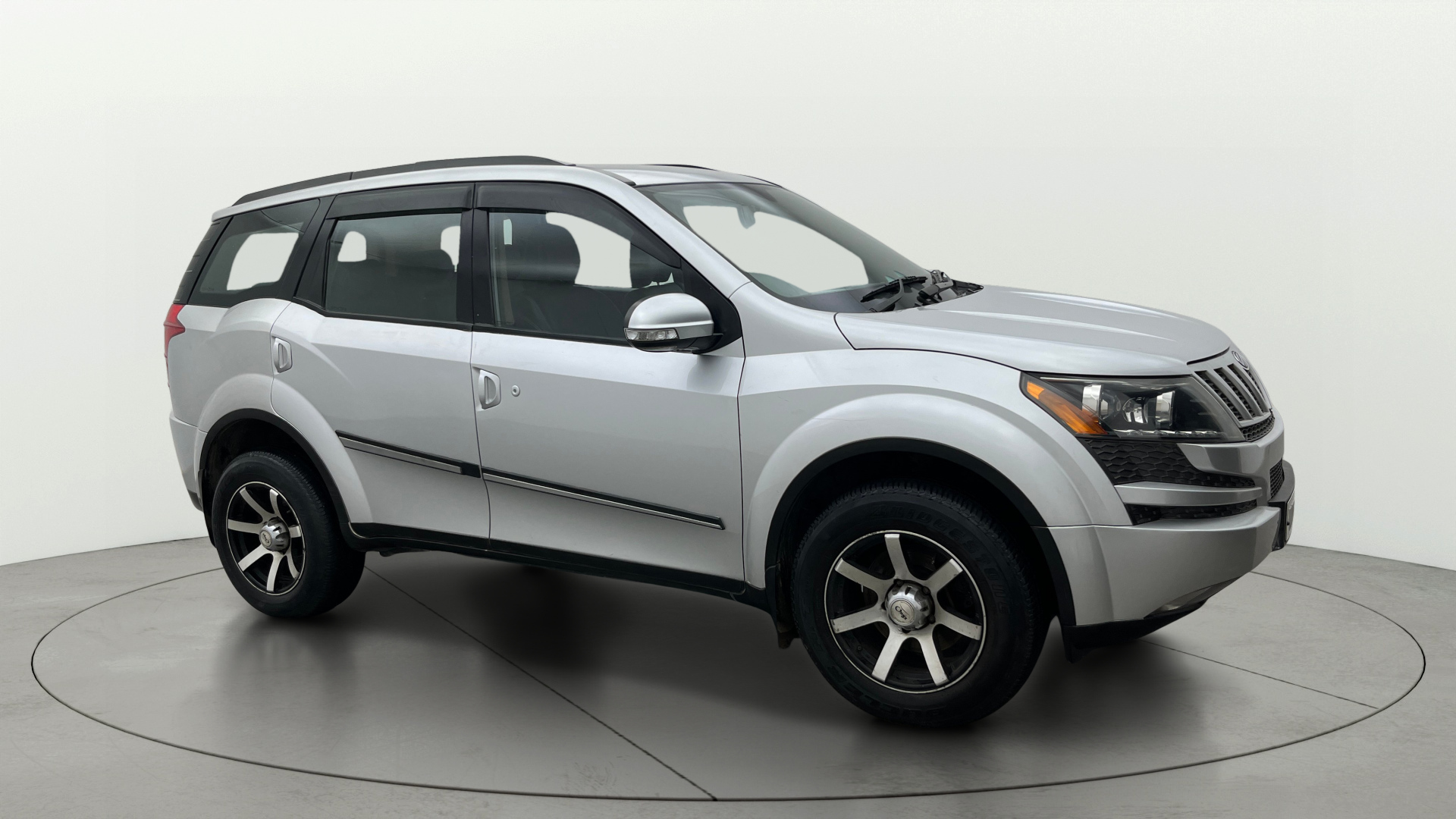 2014 Mahindra XUV500 2020-2021 W6 2014 Mahindra XUV500 2020-2021 W6