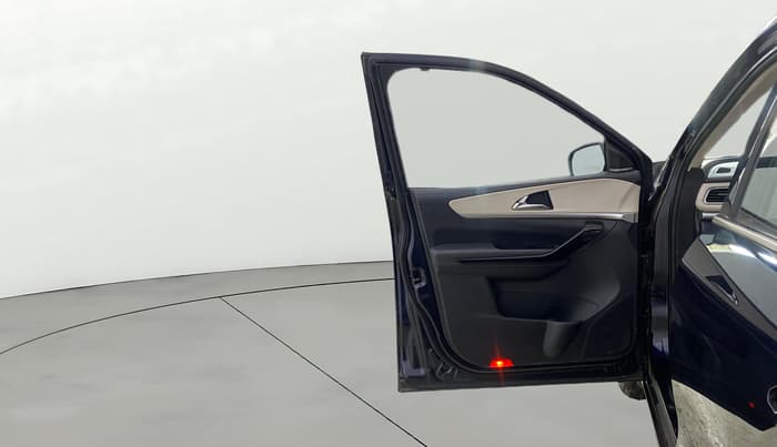 2023 Mahindra XUV700 AX 7 LUXURY P AT 7 STR, Petrol, Automatic, 24,791 km, LHS Front Door