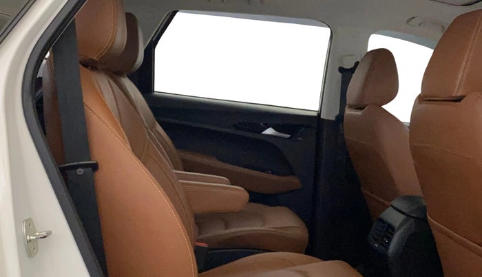 2022 MG HECTOR PLUS SHARP 1.5 PETROL TURBO CVT 6-STR, Petrol, Automatic, 18,482 km, Right Side Rear Door Cabin