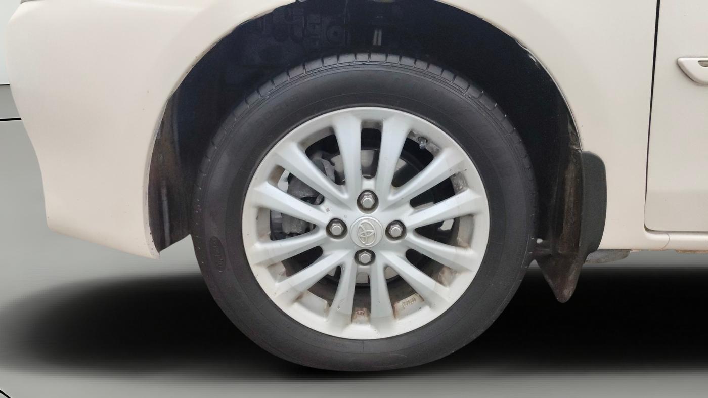 2015 Toyota Etios VX, CNG, Manual, 1,10,885 km, Left Front Wheel