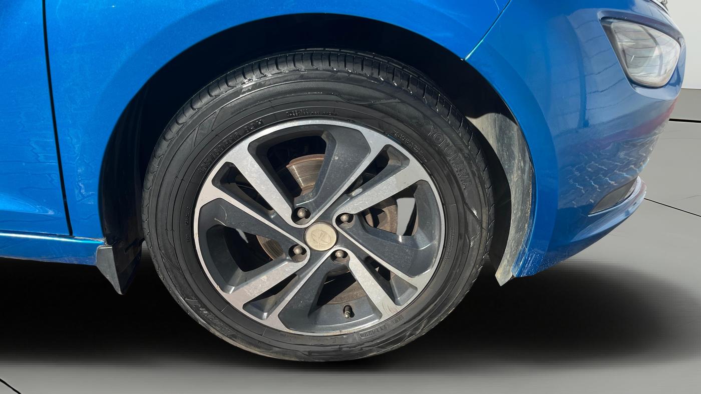 2022 Tata ALTROZ XZ DIESEL, Diesel, Manual, 95,070 km, Right Front Wheel