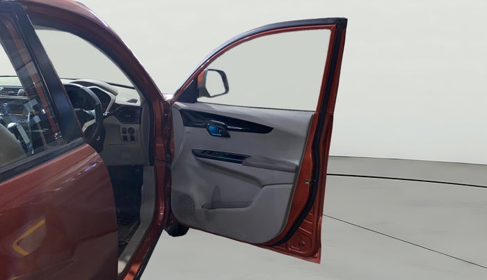 2017 Mahindra Kuv100 K6 6 STR, Petrol, Manual, 27,723 km, RHS Front Door