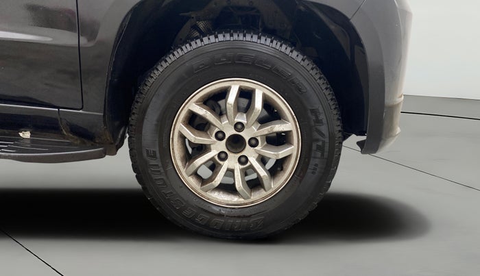 2017 Mahindra TUV300 T8, Diesel, Manual, 1,13,073 km, Right Front Wheel