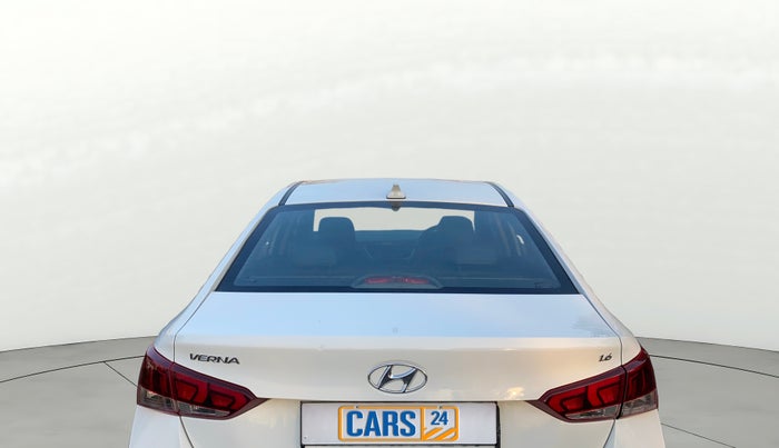 2018 Hyundai Verna 1.6 VTVT SX O, Petrol, Manual, 75,339 km, Rear Windshield