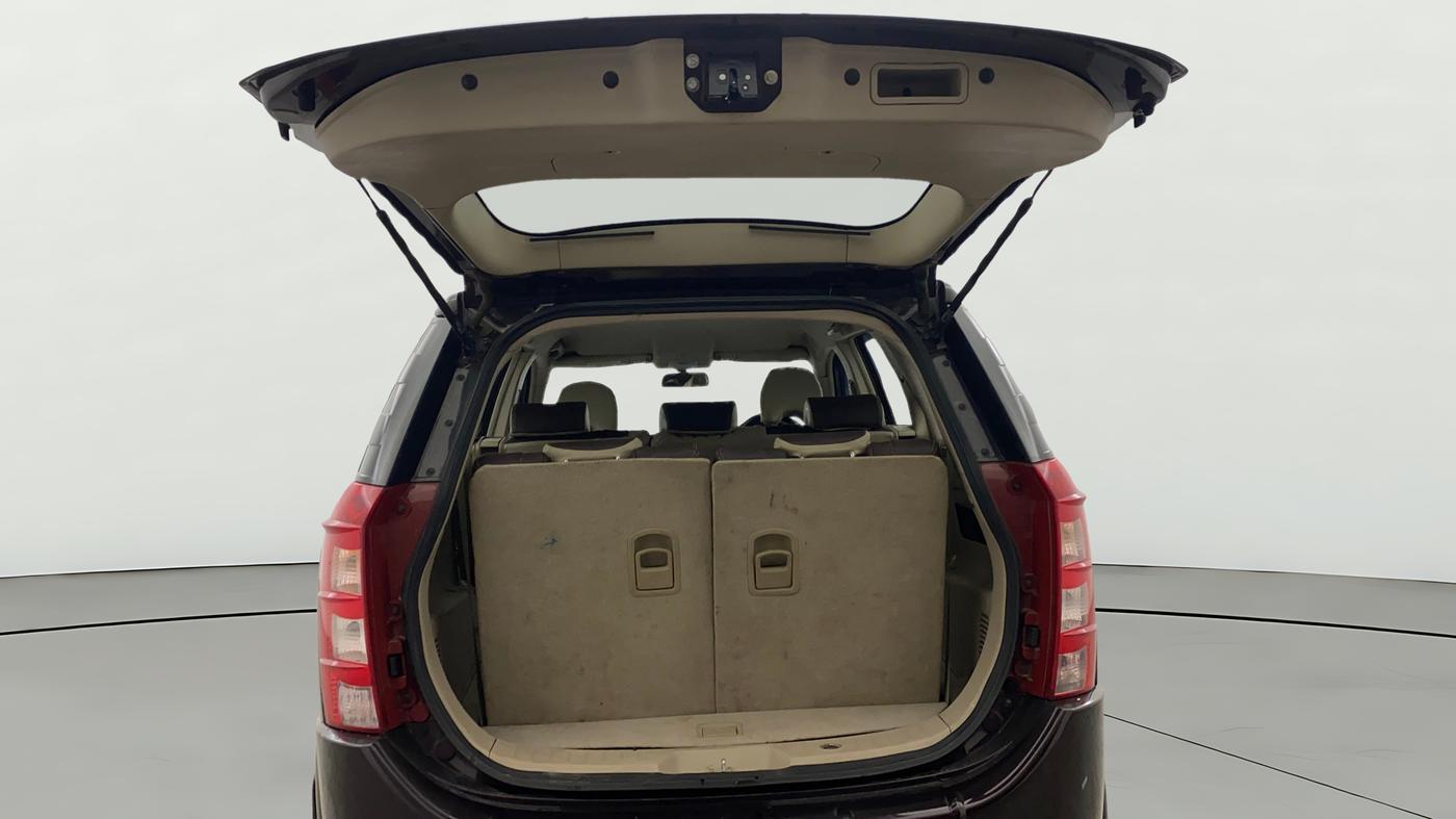 2017 Mahindra XUV500 W4, Diesel, Manual, 99,924 km, Boot Door Open