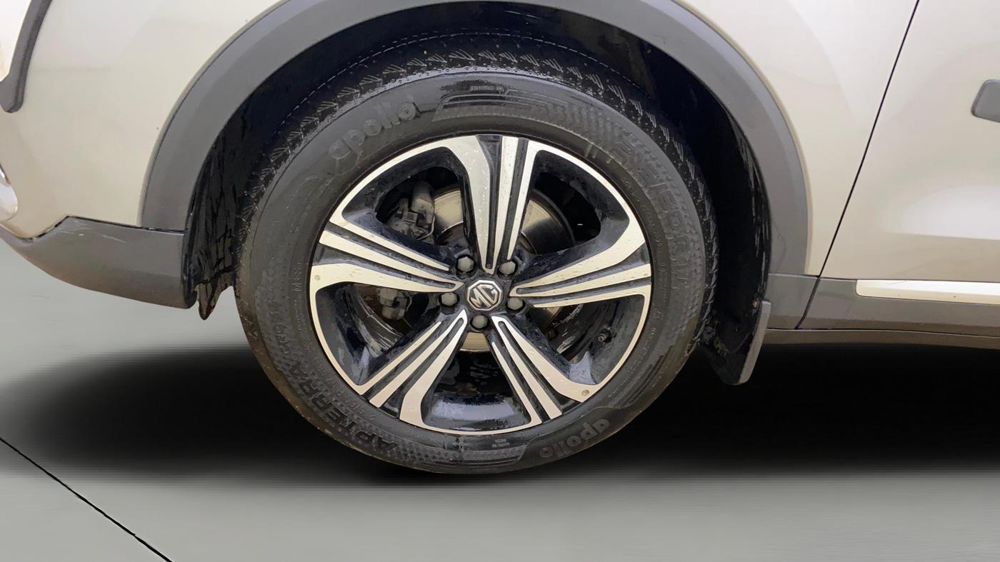 2022 MG ASTOR SAVVY 1.5 CVT, Petrol, Automatic, 60,958 km, Left Front Wheel