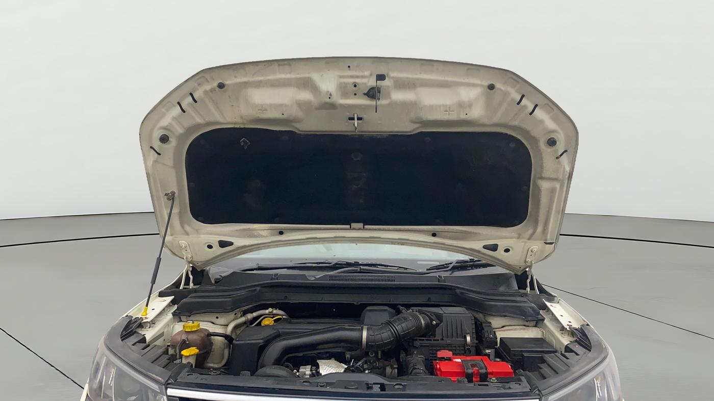 2021 Mahindra XUV300 W8 (O) 1.5 DIESEL AMT, Diesel, Automatic, 1,23,050 km, Open Bonet