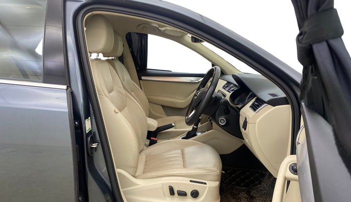 2019 Skoda Octavia STYLE 1.8 TSI AT, Petrol, Automatic, 99,250 km, Right Side Front Door Cabin