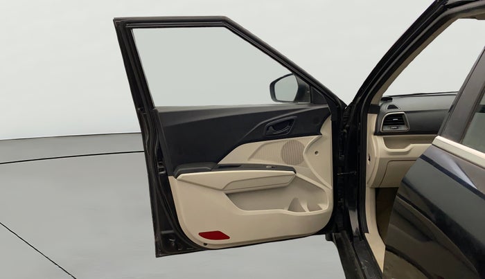 2019 Mahindra XUV300 W6 1.2 PETROL, Petrol, Manual, 67,763 km, LHS Front Door