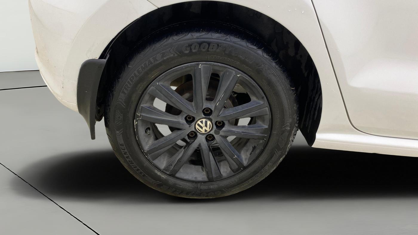 2013 Volkswagen Polo HIGHLINE1.2L, CNG, Manual, 86,957 km, Right Rear Wheel