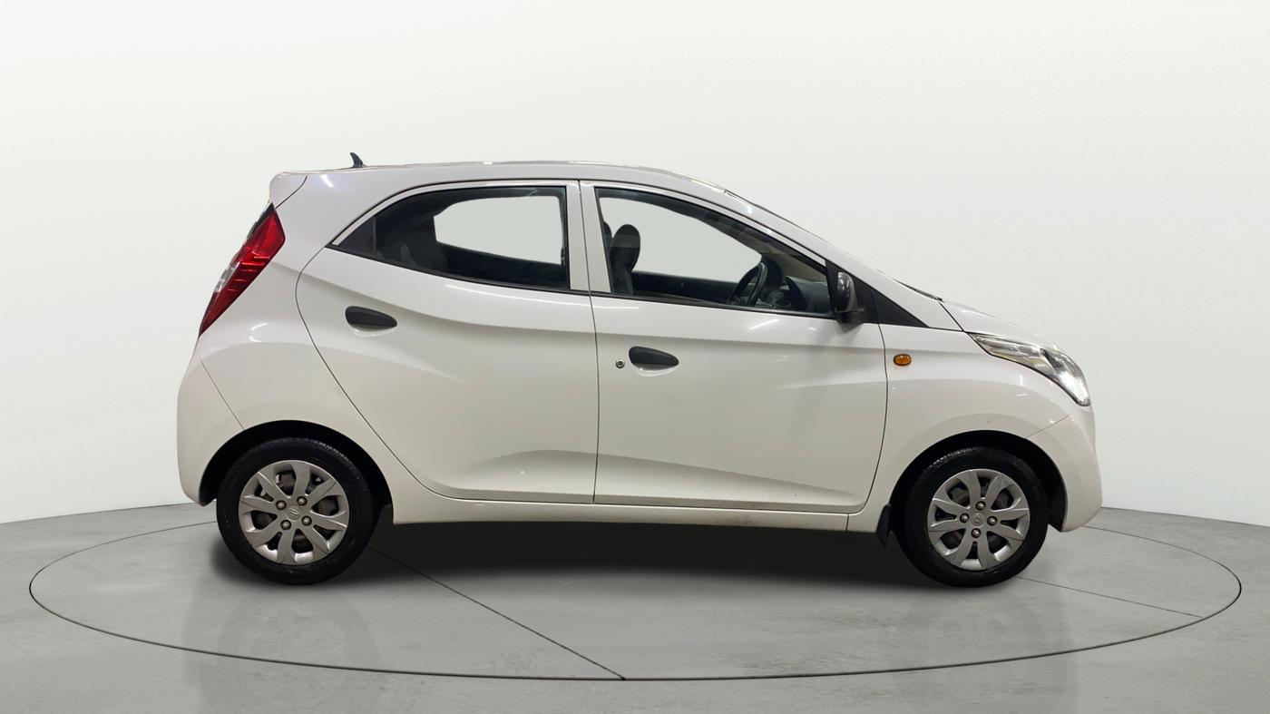 2015 Hyundai Eon MAGNA +, Petrol, Manual, 45,523 km, Right Side View