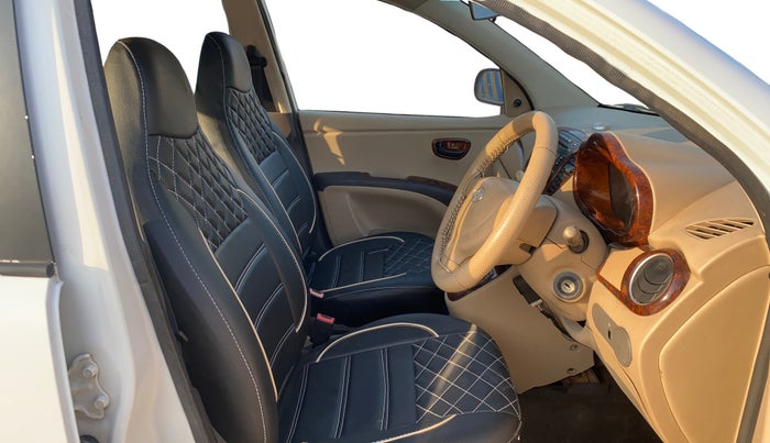 2013 Hyundai i10 MAGNA 1.1, CNG, Manual, 80,438 km, Right Side Front Door Cabin