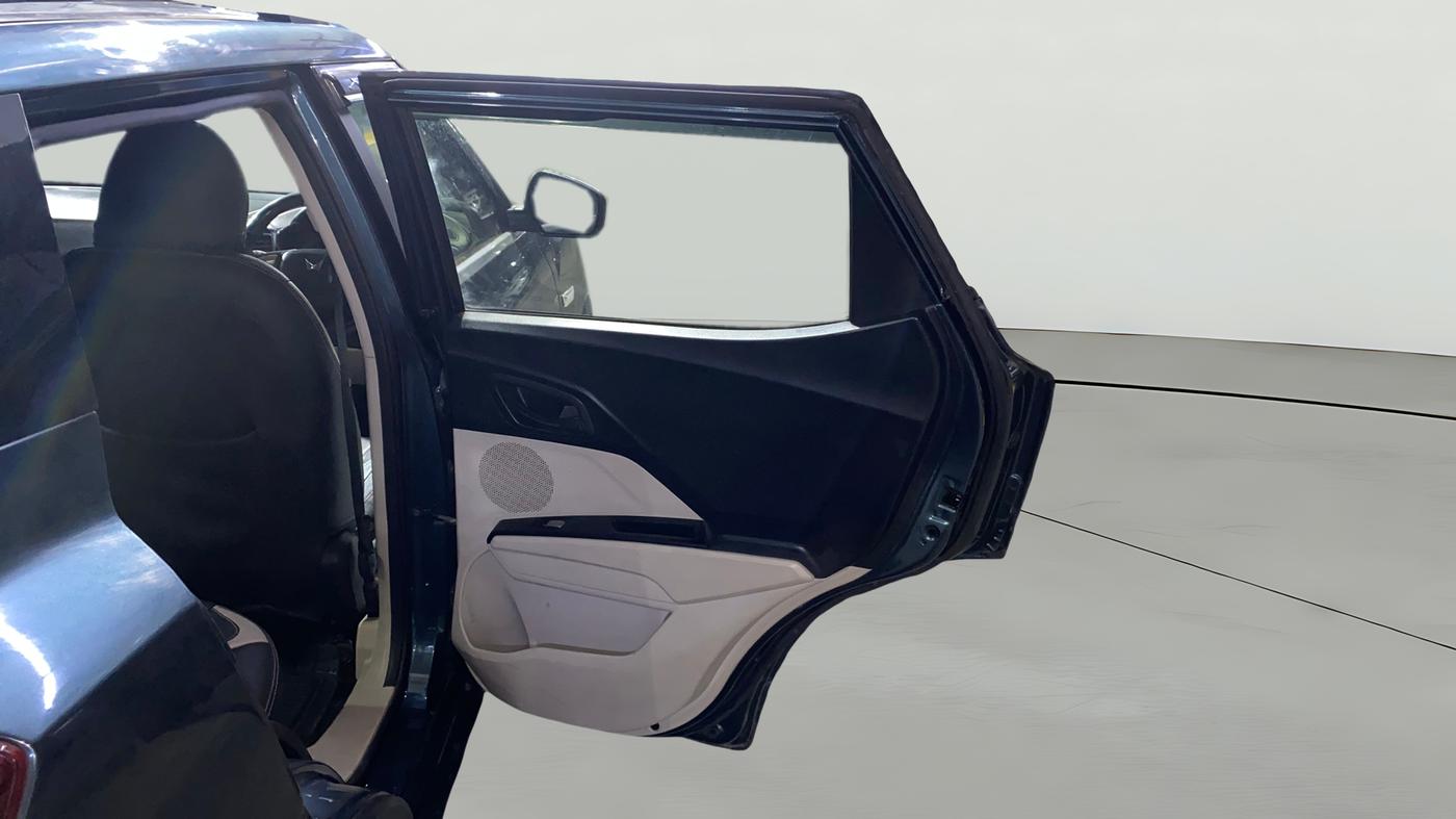 2022 Mahindra XUV300 W6 1.5 DIESEL AMT, Diesel, Automatic, 91,756 km, RHS Rear Door