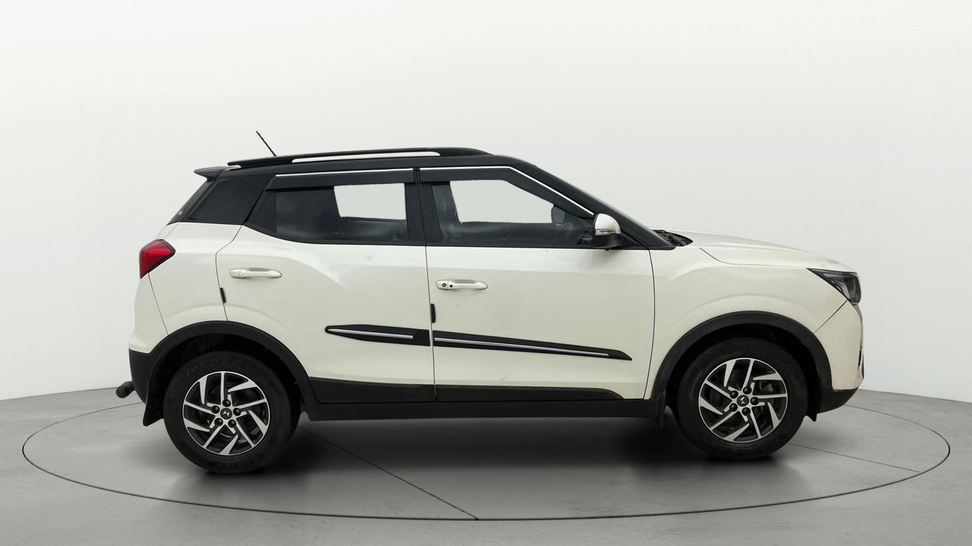 2023 Mahindra XUV300 W8 (O) 1.5 DIESEL AMT, Diesel, Automatic, 65,618 km, Right Side View