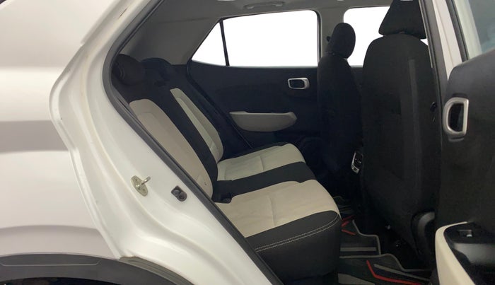 2022 Hyundai VENUE SX 1.2 PETROL, Petrol, Manual, 33,433 km, Right Side Rear Door Cabin