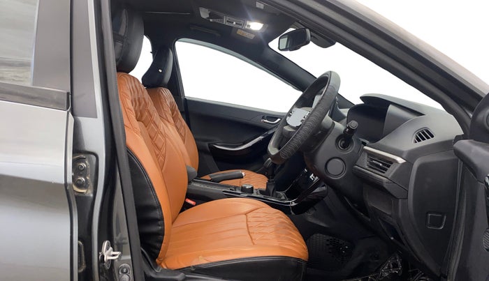 2023 Tata NEXON FEARLESS 1.2 REVOTRON 6 MT DT, Petrol, Manual, 25,308 km, Right Side Front Door Cabin
