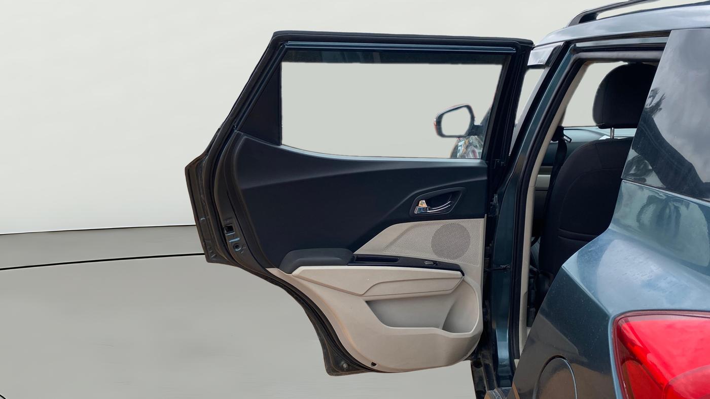 2019 Mahindra XUV300 W8 1.5 DIESEL AMT, Diesel, Automatic, 86,812 km, LHS Rear Door