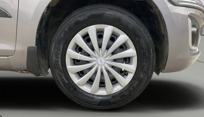 2017 Maruti Swift VXI O, CNG, Manual, 1,20,150 km, Right Front Wheel