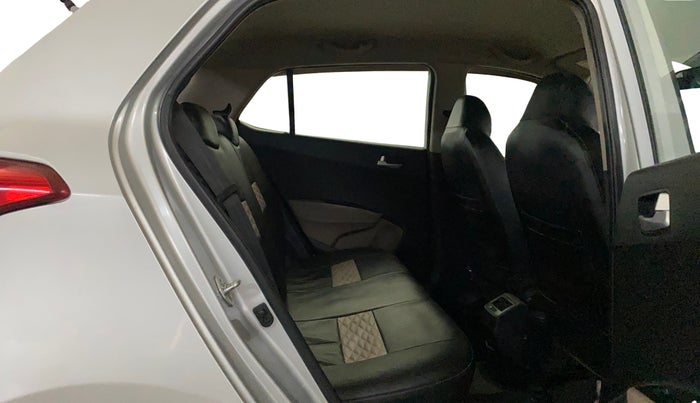 2016 Hyundai Grand i10 SPORTZ 1.2 KAPPA VTVT, Petrol, Manual, 51,058 km, Right Side Rear Door Cabin