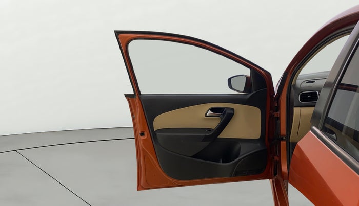 2015 Volkswagen Polo HIGHLINE1.2L, Petrol, Manual, 1,13,685 km, LHS Front Door