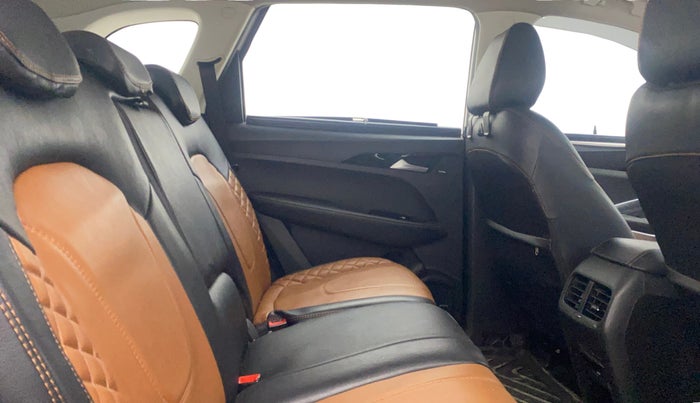 2020 MG HECTOR SHARP 1.5 DCT PETROL, Petrol, Automatic, 97,011 km, Right Side Rear Door Cabin