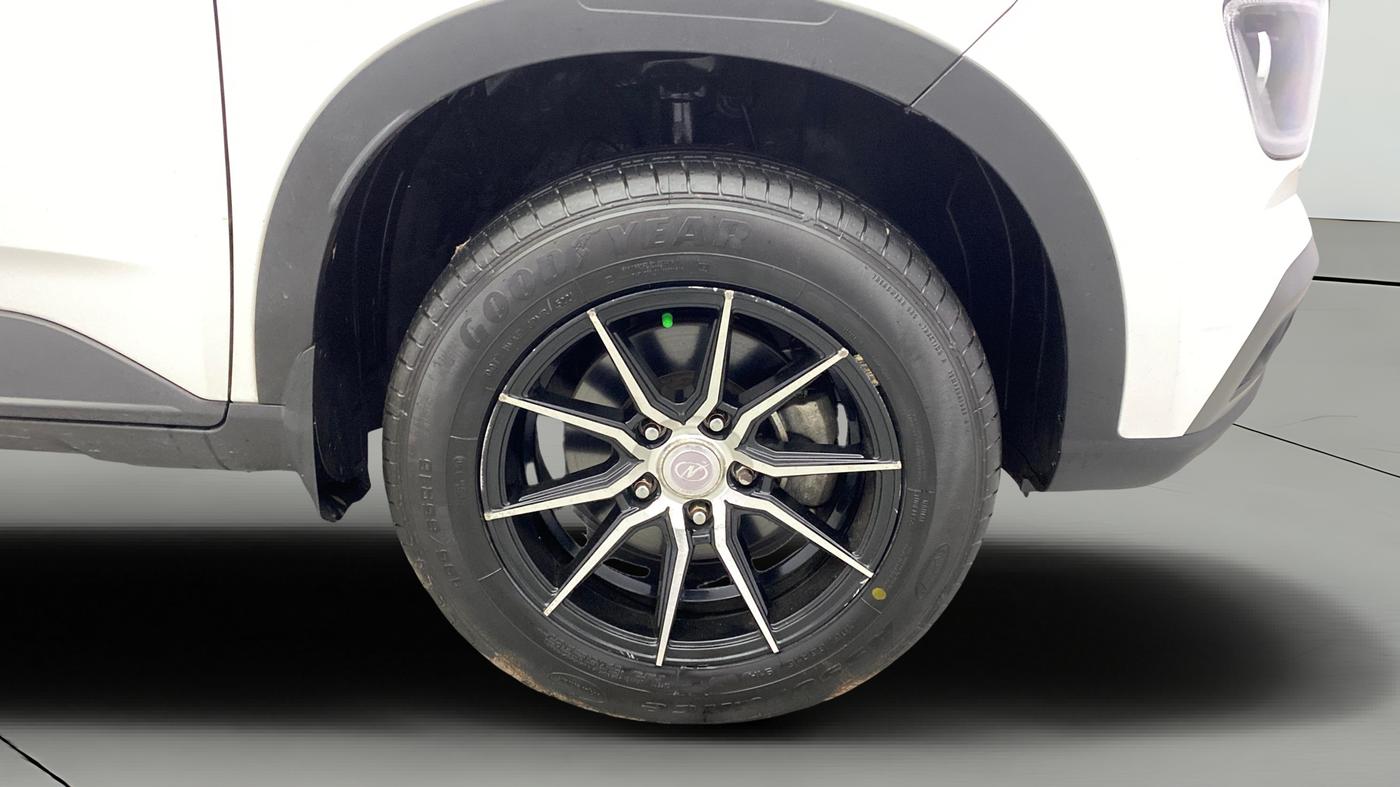 2022 Hyundai VENUE S+ 1.2, Petrol, Manual, 22,178 km, Right Front Wheel