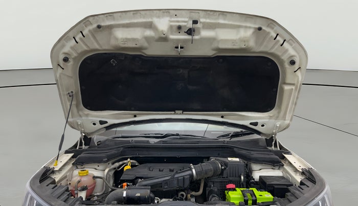 2022 Mahindra XUV300 W8 1.2 PETROL, Petrol, Manual, 45,817 km, Open Bonet
