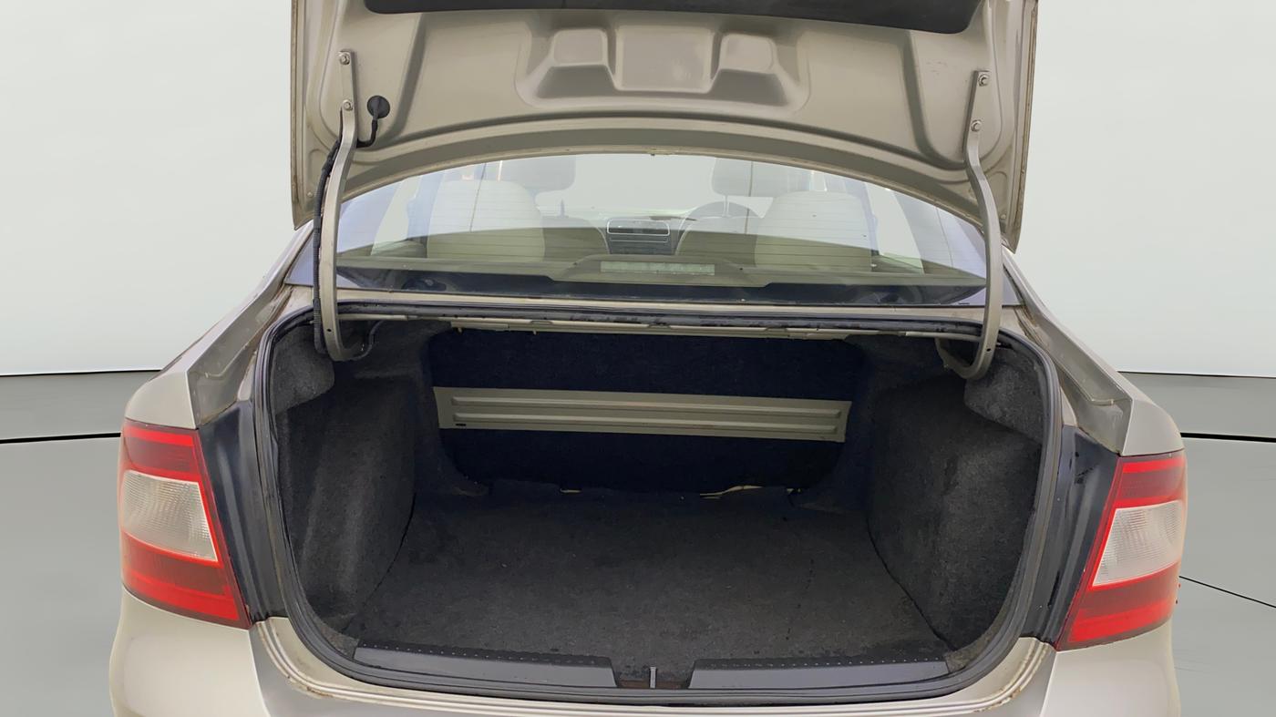2013 Skoda Rapid ELEGANCE 1.6 MPI MT, Petrol, Manual, 11,180 km, Boot Open Zoomed View