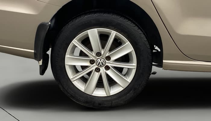 2016 Volkswagen Vento HIGHLINE 1.5 AT, Diesel, Automatic, 1,22,532 km, Right Rear Wheel