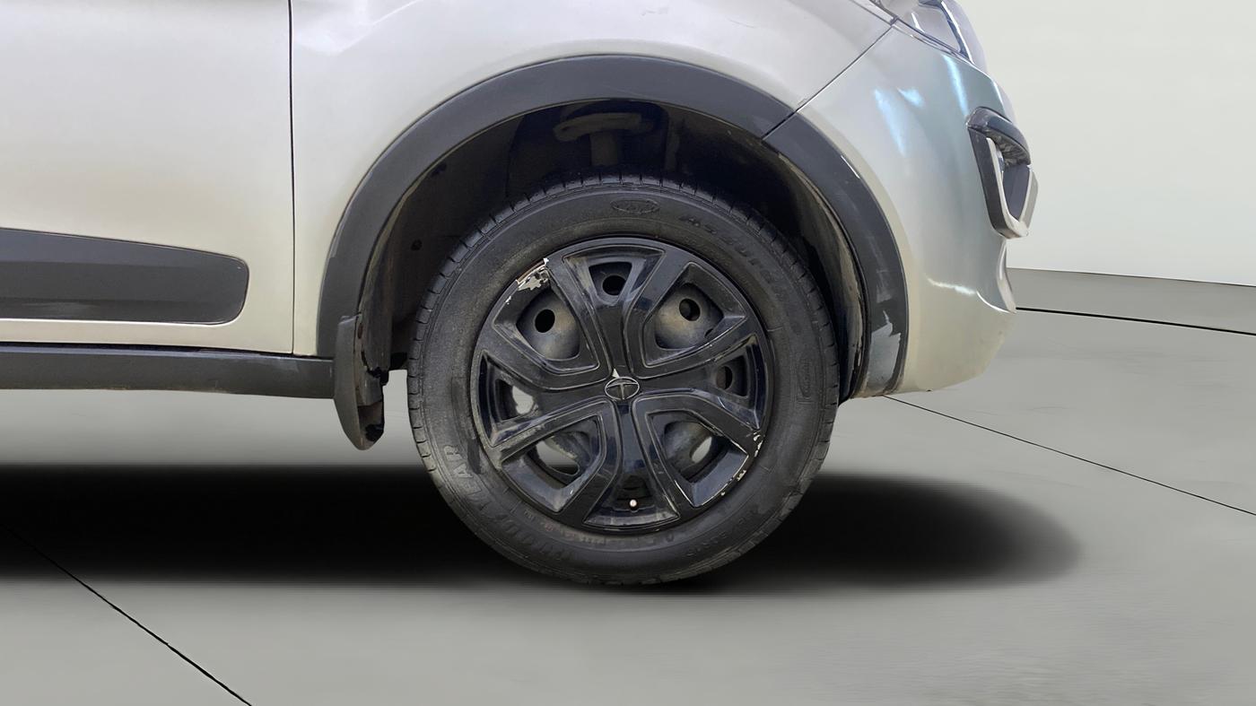 2018 Tata NEXON XT PETROL, Petrol, Manual, 62,008 km, Right Front Wheel