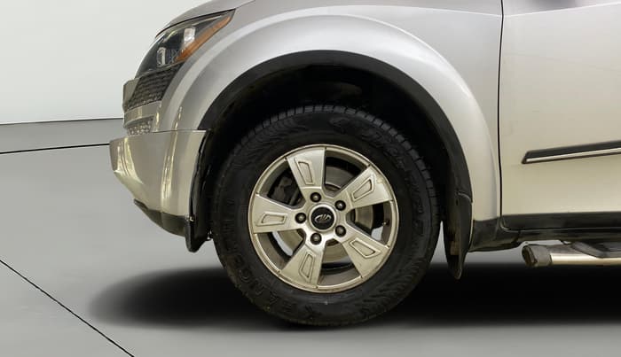 2015 Mahindra XUV500 W8, Diesel, Manual, 1,20,724 km, Left Front Wheel