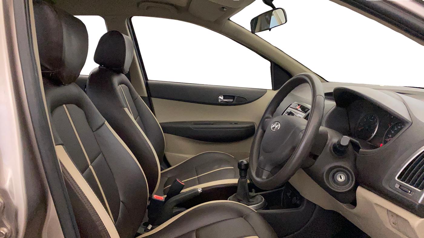 2014 Hyundai i20 MAGNA 1.2, Petrol, Manual, 58,604 km, Right Side Front Door Cabin