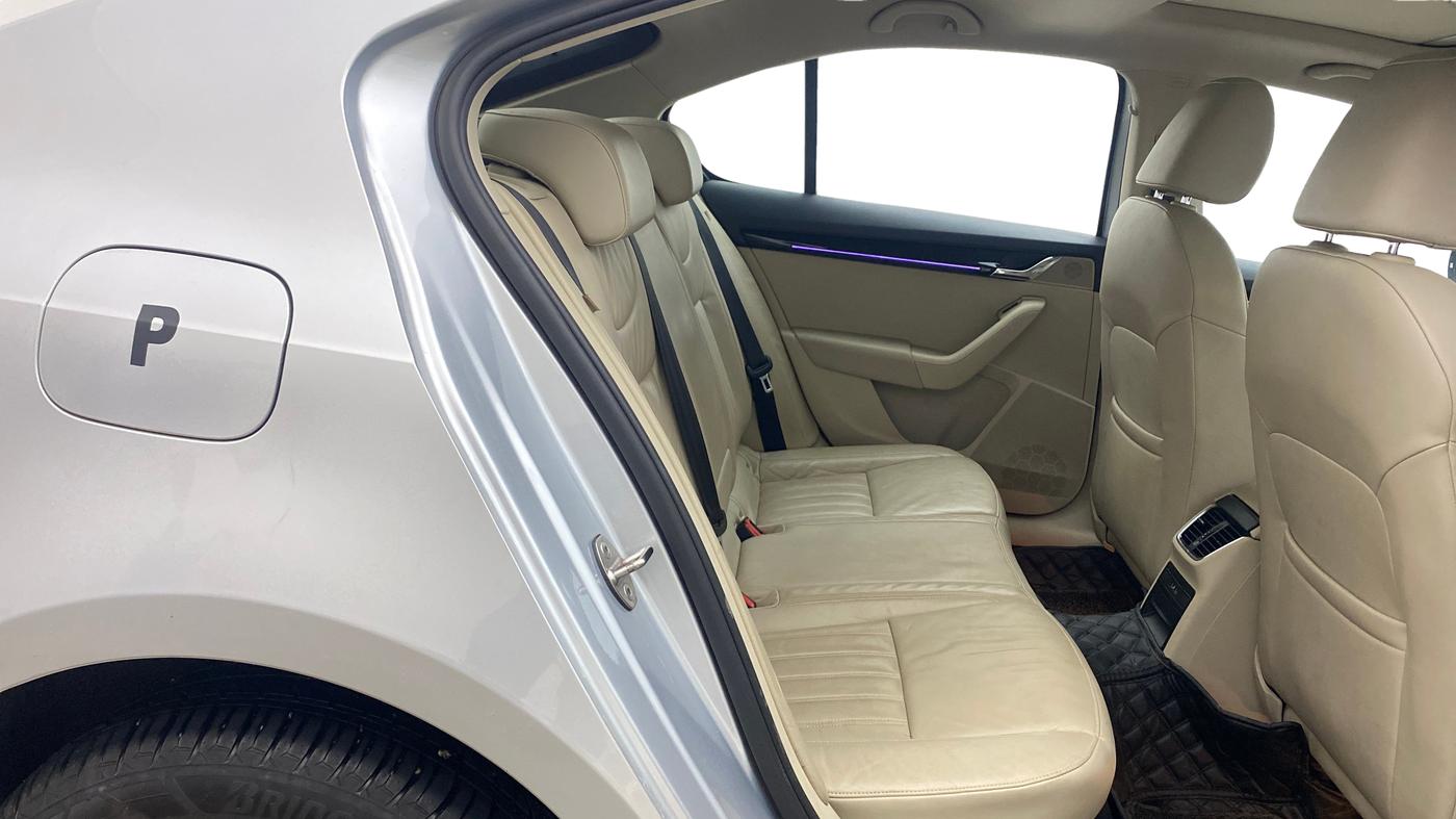 2018 Skoda Octavia L&K 1.8 TSI AT, Petrol, Automatic, 76,751 km, Right Side Rear Door Cabin