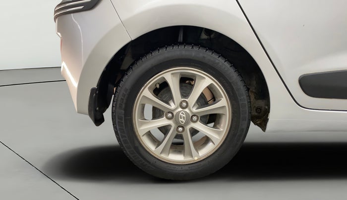 2015 Hyundai Grand i10 ASTA (O) 1.2 KAPPA VTVT, Petrol, Manual, 1,09,122 km, Right Rear Wheel