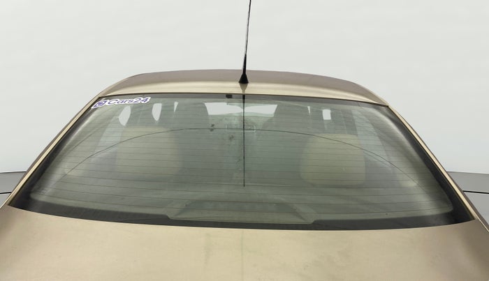 2015 Volkswagen Vento HIGHLINE 1.6 MPI, Petrol, Manual, 1,27,839 km, Rear Windshield