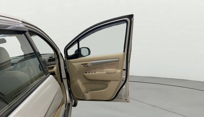 2015 Maruti Ertiga ZXI, Petrol, Manual, 54,038 km, RHS Front Door