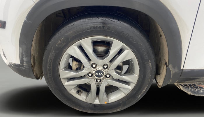 2020 KIA SELTOS HTX IVT 1.5 PETROL, Petrol, Automatic, 1,05,627 km, Left Front Wheel