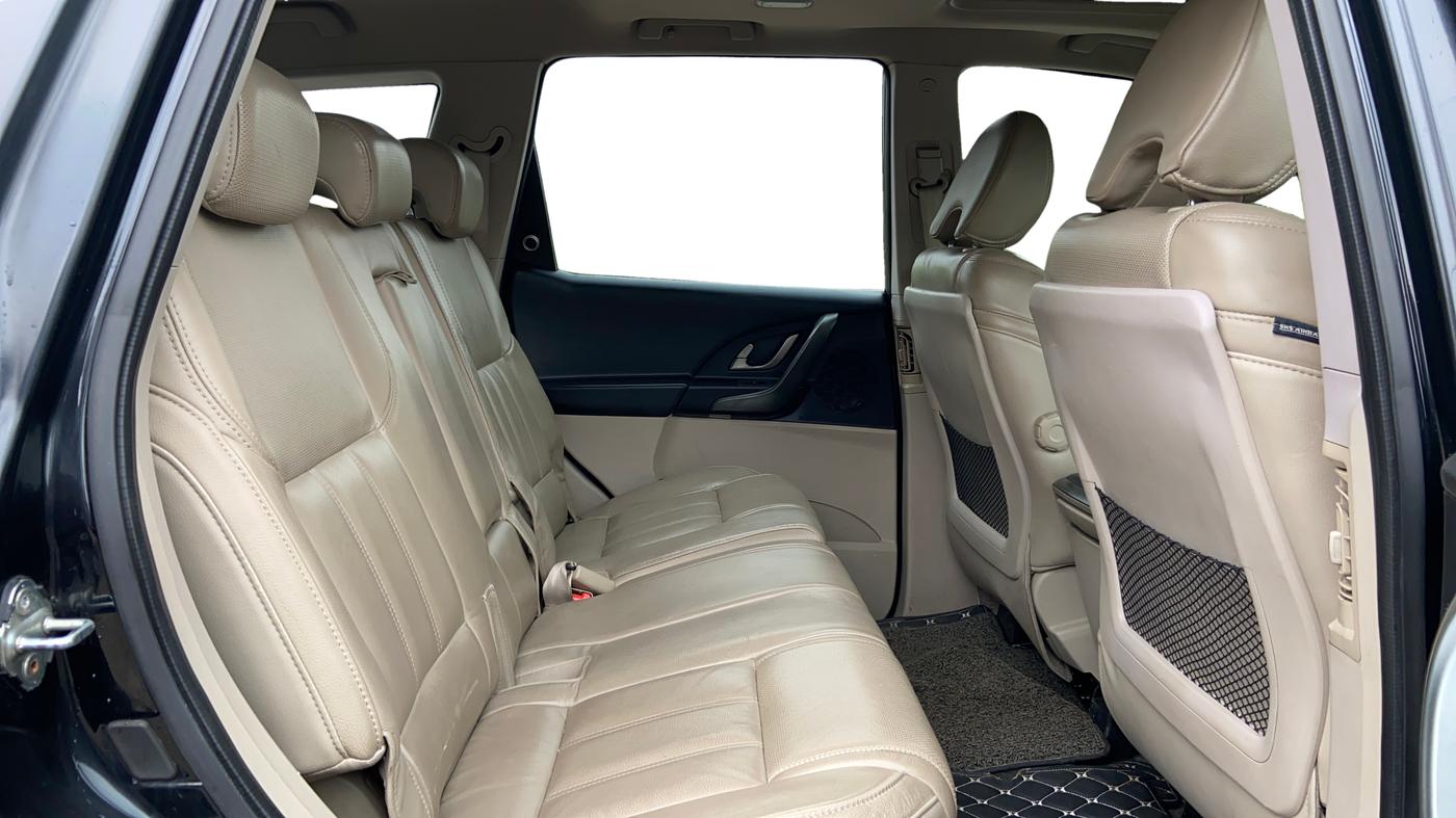 2018 Mahindra XUV500 W10, Diesel, Manual, 77,573 km, Right Side Rear Door Cabin