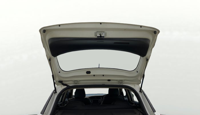 2018 Hyundai Elite i20 ASTA 1.2, Petrol, Manual, 1,32,167 km, Boot Door Open