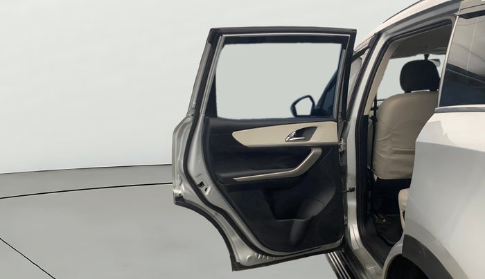 2022 Mahindra XUV700 AX 3 D MT 7 STR, Diesel, Manual, 1,31,555 km, LHS Rear Door