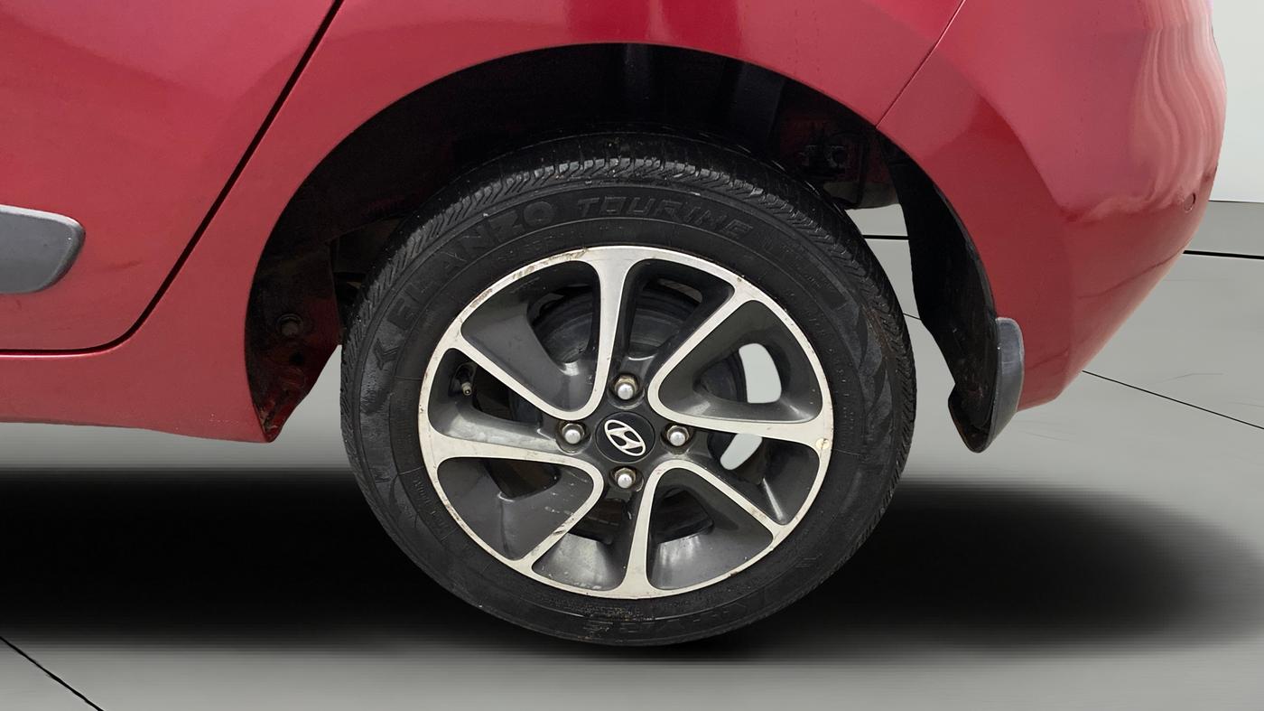 2017 Hyundai Grand i10 SPORTZ (O) AT 1.2 KAPPA VTVT, Petrol, Automatic, 1,08,807 km, Left Rear Wheel