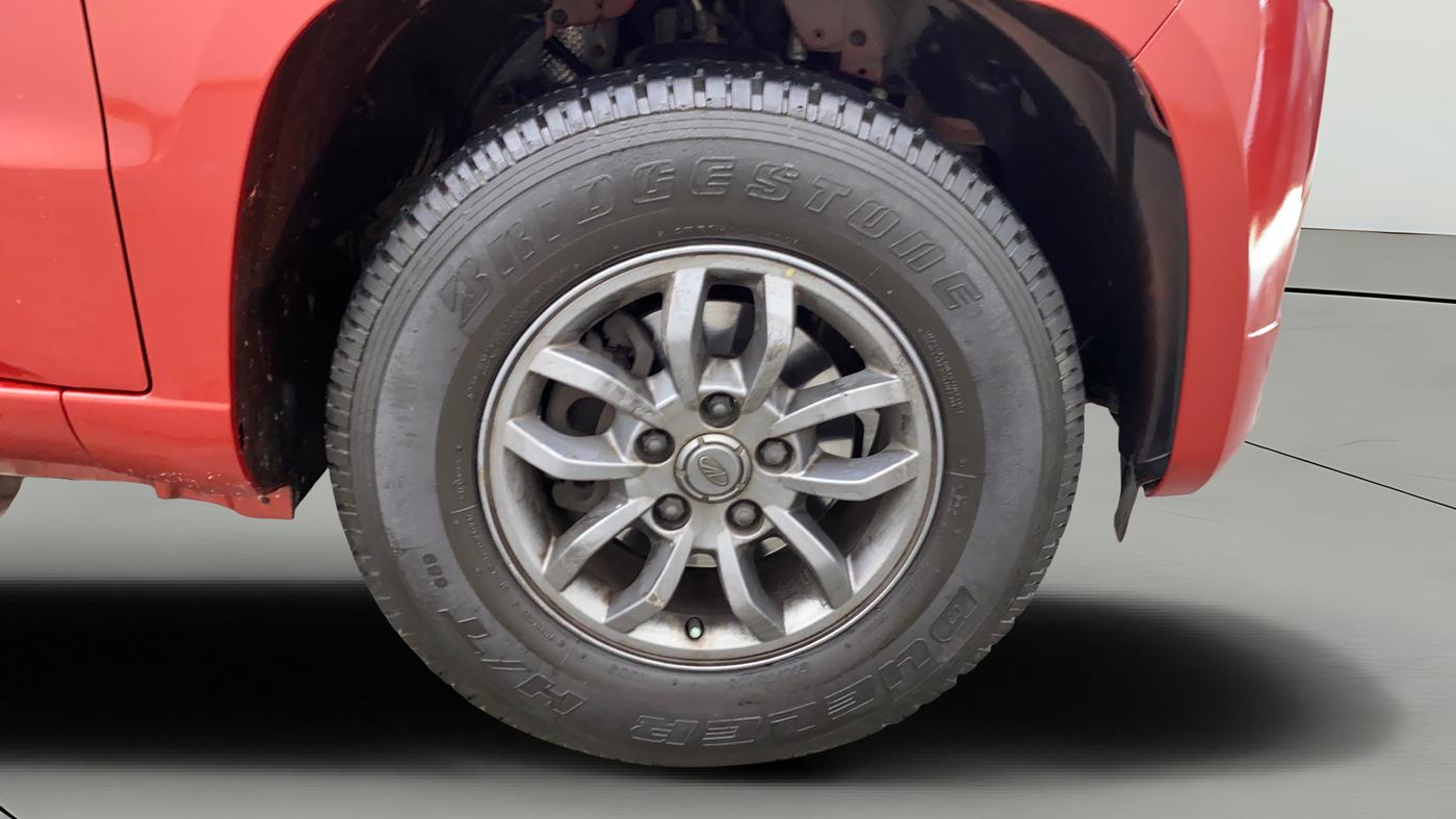 2018 Mahindra TUV300 T10, Diesel, Manual, 74,032 km, Right Front Wheel