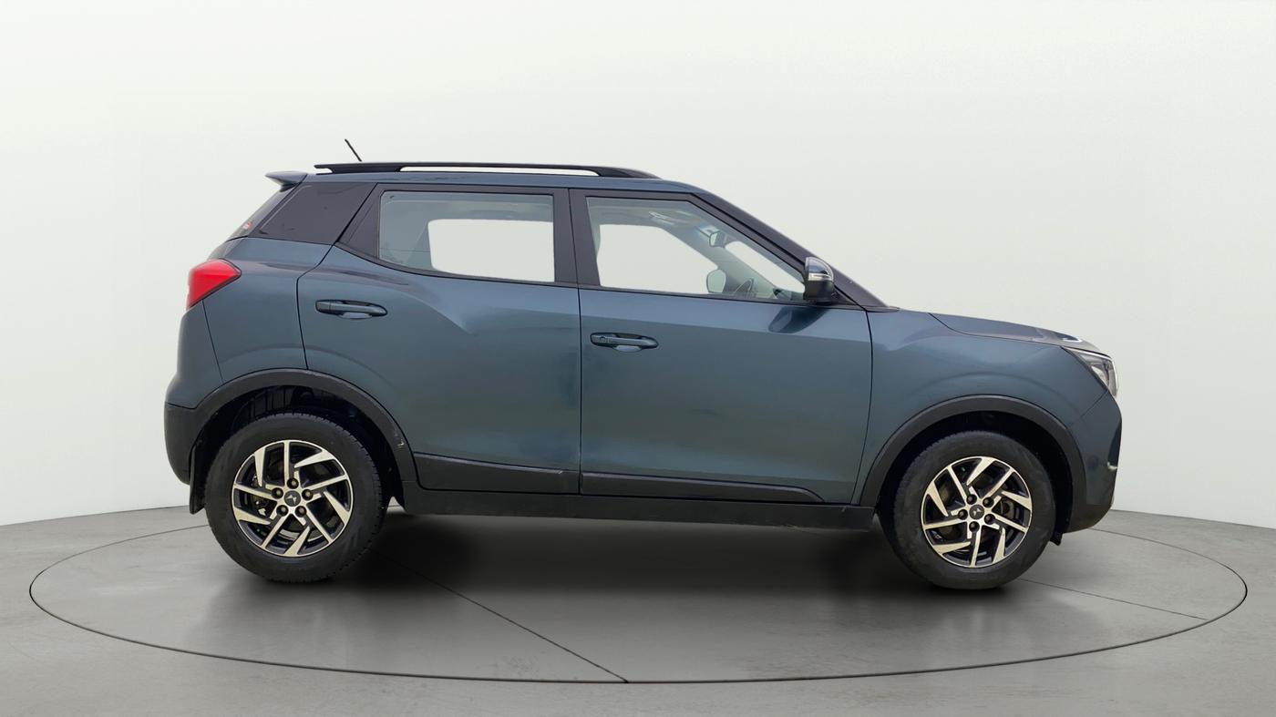 2023 Mahindra XUV300 W8 (O) 1.5 DIESEL AMT, Diesel, Automatic, 45,135 km, Right Side View