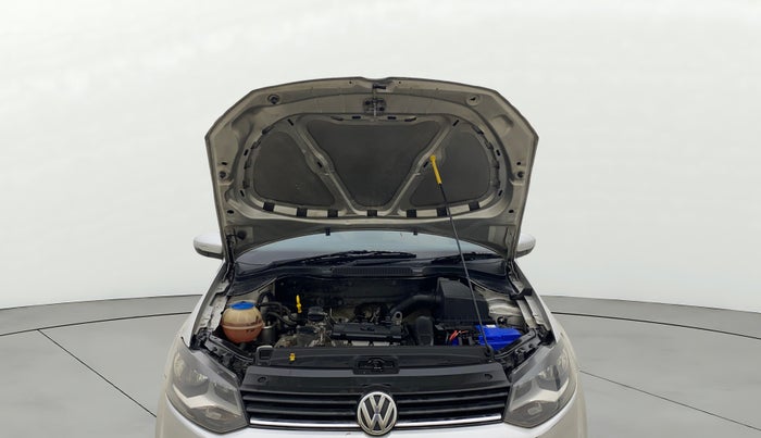 2016 Volkswagen Polo HIGHLINE1.2L, Petrol, Manual, 59,902 km, Open Bonet